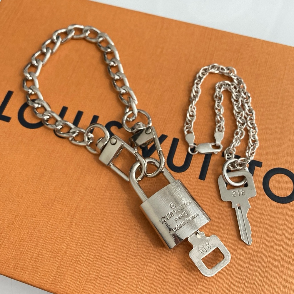 Auth LV Silver Padlock 2 Keys #318